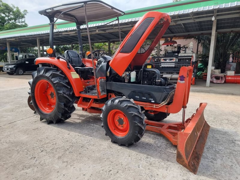 ขายรถไถโอติ ex 50 จดทะเบียนปี62 รถสภาพดีมากใช้งานน้อยเครื่องเกียร์เดิมทั้งคัน รถพร้อมใช้งาน ยางเต็ม 4 เส้นมาพร้อมผาน  หน้าผานหลัง เล่มครบ 🚩ราคา 238,000 บาท ☎️สนใจ 084 548-6359 สุชาติ  ,088-8831878 🚩แยกตาเพชร อ.สนม จ.สุรินทร์