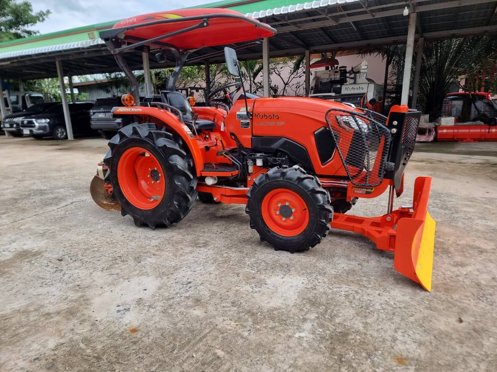 ขายL4018SP ปี65 ใช้งานน้อย เครื่องเกียร์เดิม เครื่องแน่นเกียร์แน่นพร้อมใช้งาน เล่มครบ 👉ราคา 368,000 บาท อุปกรณ์ครบ ☎️โทร 088-8831878 ,084-5486359 🚩อ.สนม จ.สุรินทร์ (ร้าน PL แทรคเตอร์)