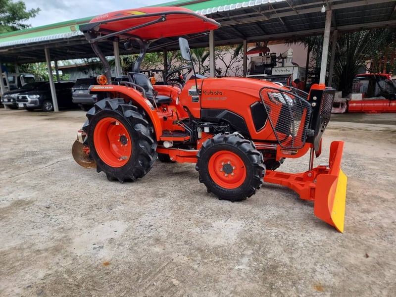 ขายL4018SP ปี65 ใช้งานน้อย เครื่องเกียร์เดิม เครื่องแน่นเกียร์แน่นพร้อมใช้งาน เล่มครบ 👉ราคา 368,000 บาท อุปกรณ์ครบ ☎️โทร 088-8831878 ,084-5486359 🚩อ.สนม จ.สุรินทร์ (ร้าน PL แทรคเตอร์)