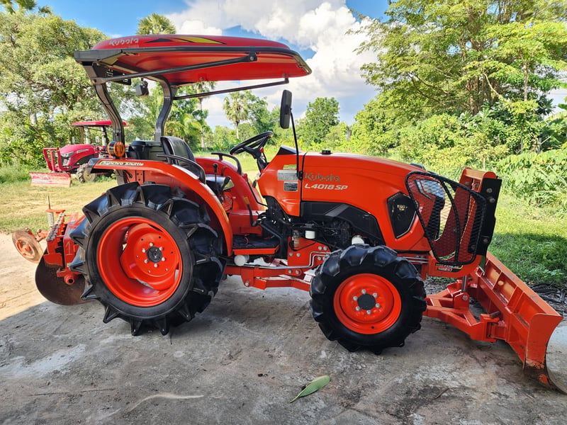 ขาย L4018SP ปี65 ใช้งาน 1,062 ชม. เครื่องเกียร์เดิมๆไม่เคยแกะ พร้อมใช้งานเครื่องไม่หอน ไม่มีรั่วซึม ราคา 348,000 บาท โทร 088-8831878 ,084-5486359 แยกตาเพชร อ.สนม จ.สุรินทร์