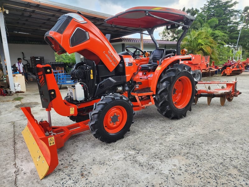 👉ขาย L4018SP ปี66 ใช้งาน 835 ชม.ใบดันหน้าใหม่ เดิมทุกจุด เครื่องเกียร์เดิมไม่เคยแกะ พร้อมใช้ เล่มครบ 🚩ราคา 398,000 ผานหน้าใหม่+ผานหลัง 🚩ราคา 435,000 อุปกรณ์ครบ ☎️โทร 088-8831878 ,084-5486359 🚩ร้าน PL แทรคเตอร์ แยกตาเพชร อ.สนม จ.สุรินทร์
