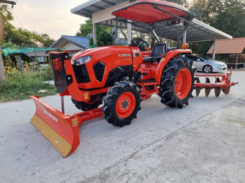 ขาย  L4018DT ปี63 มาพร้อมใบดันหน้าใหม่ สีเดิมทั้งคัน เครื่องเกียร์เดิมแน่นไม่เคยแกะ พร้อมใช้งาน เล่มครบ ราคา 348,000 บาท  โทร 088-8831878 ,084-5486359 แยกตาเพชร อ.สนม จ.สุรินทร์