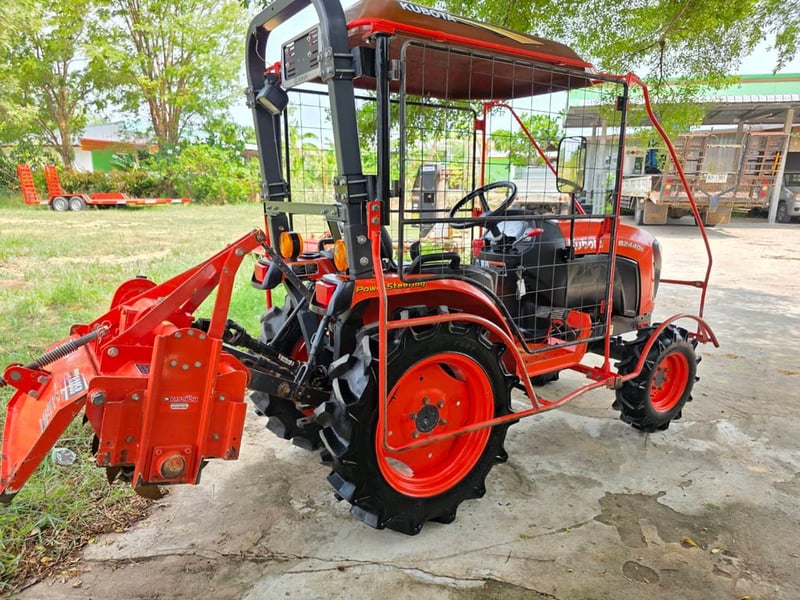 ขายคูโบต้า B2440S ปี65 ใช้งานน้อย สวยเดิมทุกจุด พร้อมใช้งาน มาพร้อมโครงกันอ้อย+โรตารี่ ราคา 218,000 บาท โทร 088-8831878 ,084-5486359 แยกตาเพชร อ.สนม จ.สุรินทร์ 