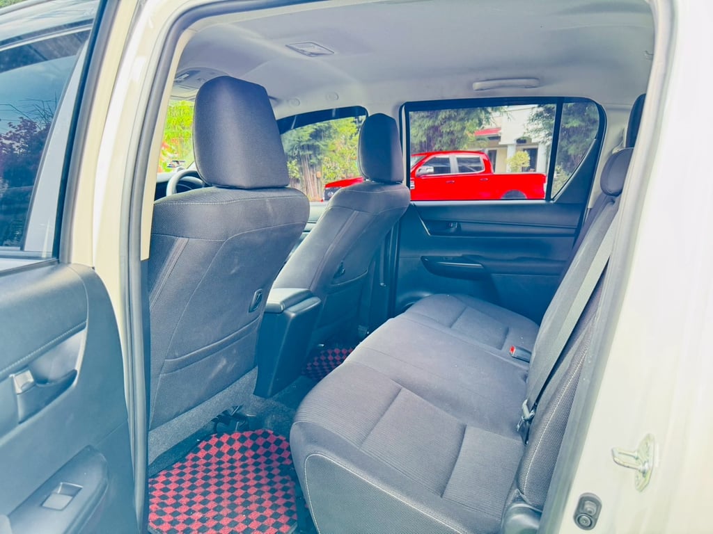 เกียร์ออโต้ ไมล์แท้ 22,xxx กม TOYOTA  Hilux Revo Doublecab 2.4 Entry Z edition AUTO ปี 2024