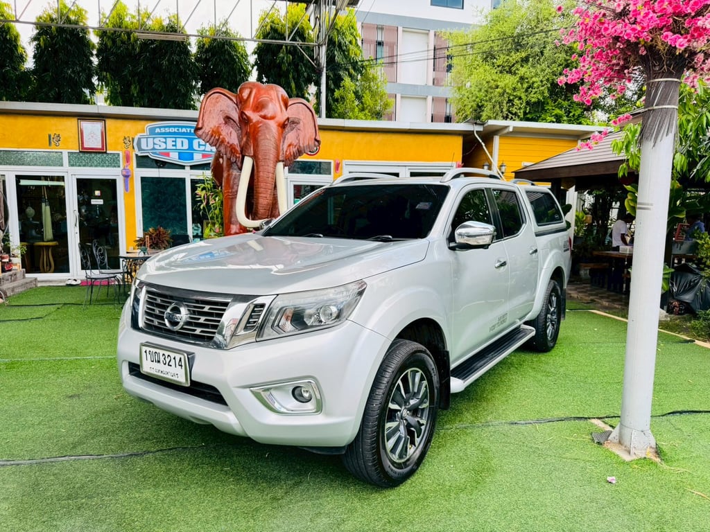 4x4 เกียร์ออโต้ TOP #NISSAN NAVARA NP300 Double Cab 2.5 VL 4WD  AT ปี 2020