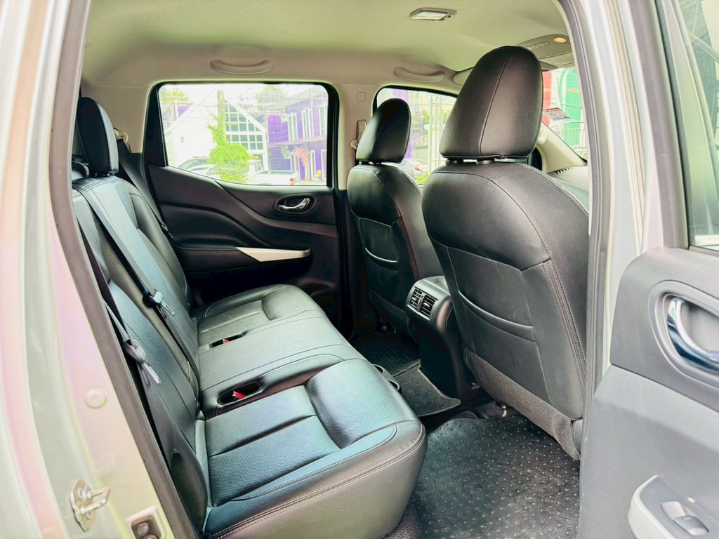 4x4 เกียร์ออโต้ TOP #NISSAN NAVARA NP300 Double Cab 2.5 VL 4WD  AT ปี 2020