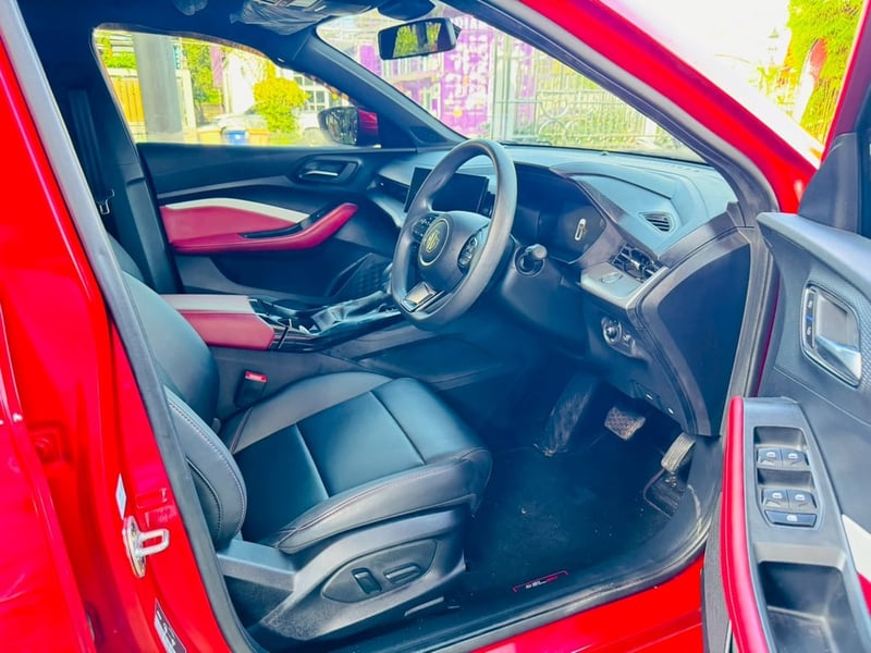 TOP ไมล้แท้ 10,xxx กม #MG MG 5 1.5X Sunroof i-Smart  ปี 2025 