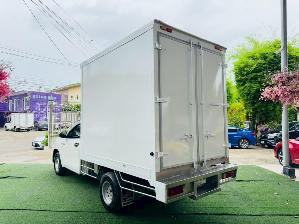 ตู้แห้ง ด้านในเป็นวัสดุ สแตนเลส ✔️สูงใน 190 ซม. ✔️เสริมแหนบ  TOYOTA REVO 2.4  ENTRY ปี 2020