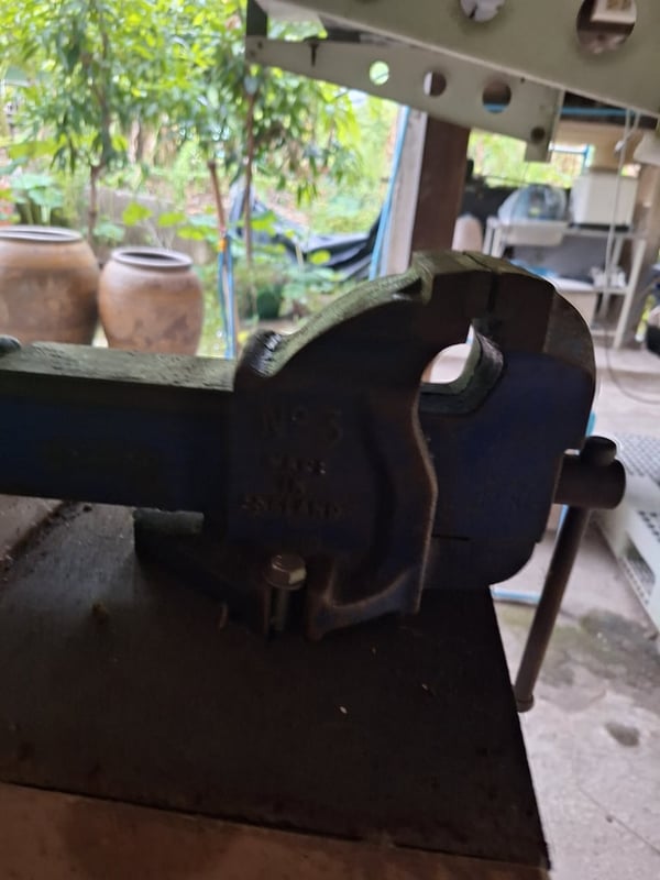 ปากกาจับชิ้นงานสภาพสมบูรณ์ ปากกาจับชิ้นงานสภาพสมบูรณ์