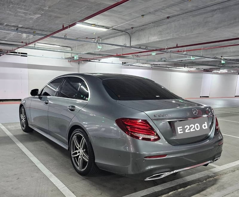 ขาย Benz E220d AMG dynamic 2017 W213 สีเทา รถมือเดียว ไมล์ 96,xxx km. ขาย Benz E220d AMG dynamic 2017 W213 สีเทา รถมือเดียว ไมล์ 96,xxx km.