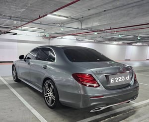 ขาย Benz E220d AMG dynamic 2017 W213 สีเทา รถมือเดียว ไมล์ 96,xxx km. ขาย Benz E220d AMG dynamic 2017 W213 สีเทา รถมือเดียว ไมล์ 96,xxx km.