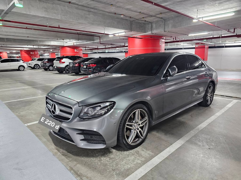 ขาย Benz E220d AMG dynamic 2017 W213 สีเทา รถมือเดียว ไมล์ 96,xxx km. ขาย Benz E220d AMG dynamic 2017 W213 สีเทา รถมือเดียว ไมล์ 96,xxx km.
