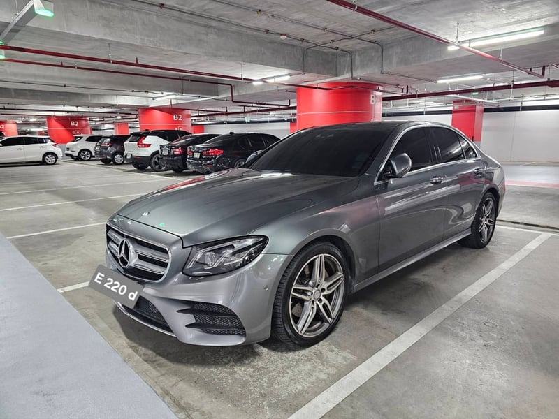 ขาย Benz E220d AMG dynamic 2017 W213 สีเทา รถมือเดียว ไมล์ 96,xxx km. ขาย Benz E220d AMG dynamic 2017 W213 สีเทา รถมือเดียว ไมล์ 96,xxx km.