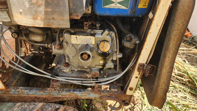 รถบรรทุกตะขาบ ISEKI เครื่องดีเซล 6 แรง 1 สูบ มือสองญี่ปุ่น บรรทุกปุ๋ย การเกษตร ก่อสร้าง 23,000 บาท