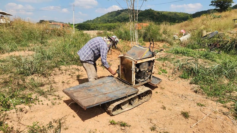 รถบรรทุกตะขาบ ISEKI เครื่องดีเซล 6 แรง 1 สูบ มือสองญี่ปุ่น บรรทุกปุ๋ย การเกษตร ก่อสร้าง 23,000 บาท