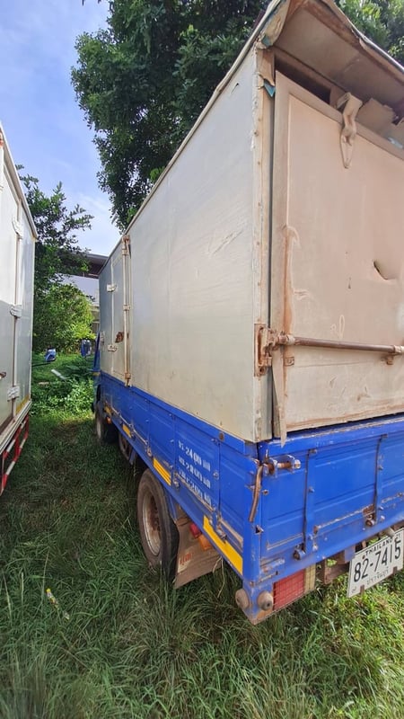 ISUZU NKR 88แรงม้า รถบรรทุก 4ล้อ ตู้แห้ง ปี2002 (NKR55EU1)