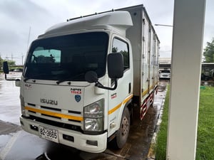 ISUZU NPR 150แรงม้า รถบรรทุก 6ล้อ ตู้แห้ง ปี2017 เลขไมล์น้อยกว่า 500,000 กม.