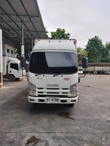 ISUZU NMR 130แรงม้า รถบรรทุก 6ล้อ ตู้แห้ง ปี2012