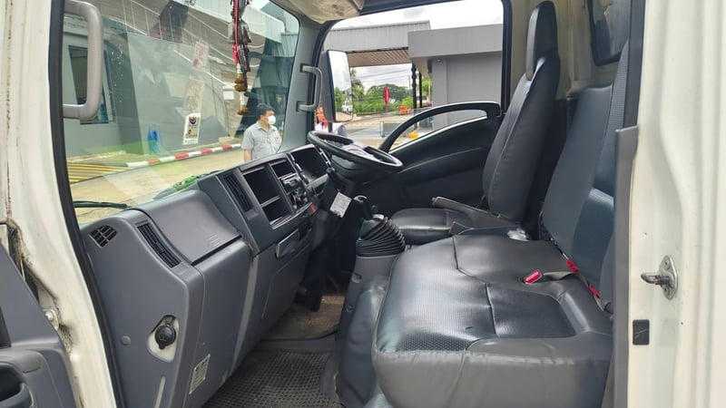 ISUZU NMR 130แรงม้า รถบรรทุก 6ล้อ ตู้แห้ง ปี2011 เลขไมล์น้อยกว่า 500,000 กม. ISUZU NMR 130แรงม้า รถบรรทุก 6ล้อ ตู้แห้ง ปี2011 เลขไมล์น้อยกว่า 500,000 กม.