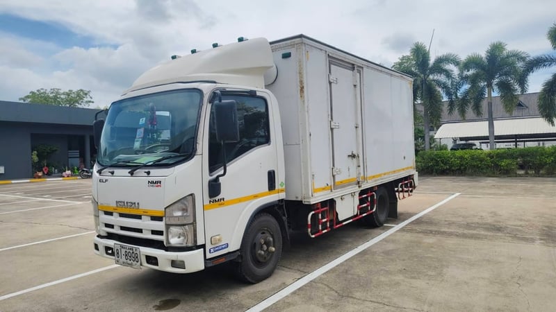 ISUZU NMR 130แรงม้า รถบรรทุก 6ล้อ ตู้แห้ง ปี2011 เลขไมล์น้อยกว่า 500,000 กม.