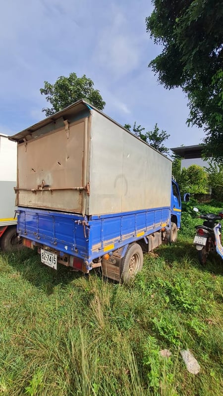 ISUZU NKR 88แรงม้า รถบรรทุก 4ล้อ ตู้แห้ง ปี2002 (NKR55EU1)