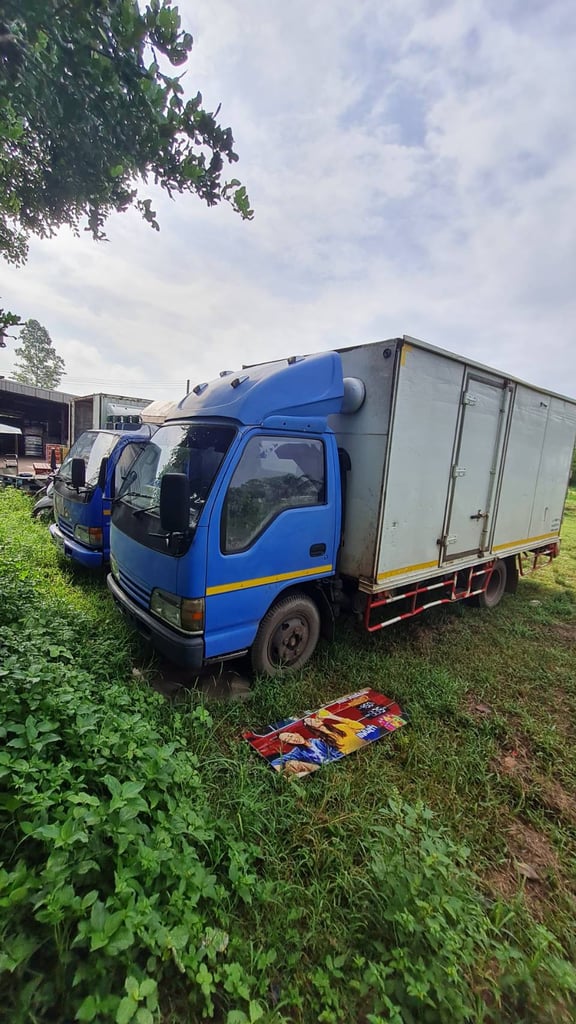 ISUZU NKR 130แรงม้า รถบรรทุก 4ล้อ ตู้แห้ง ปี2005 ISUZU NKR 130แรงม้า รถบรรทุก 4ล้อ ตู้แห้ง ปี2005
