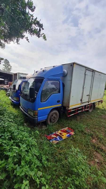 ISUZU NKR 130แรงม้า รถบรรทุก 6ล้อ ตู้แห้ง ปี2005