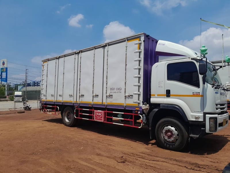 ISUZU FTR 240แรงม้า รถบรรทุก 6ล้อ ตู้แห้ง ปี2021 เลขไมล์ 355,000 กม. รถใหม่สดมาก พร้อมวิ่งงาน
