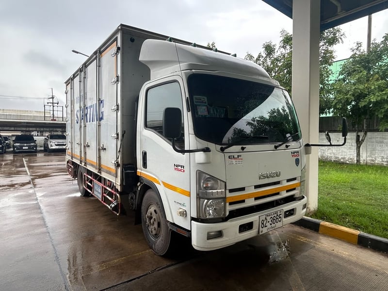 ISUZU NPR 150แรงม้า รถบรรทุก 6ล้อ ตู้แห้ง ปี2017 เลขไมล์น้อยกว่า 500,000 กม.