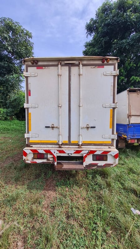 ISUZU NKR 130แรงม้า รถบรรทุก 6ล้อ ตู้แห้ง ปี2005