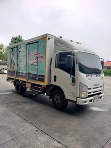 ISUZU NMR 130แรงม้า รถบรรทุก 6ล้อ ตู้แห้ง ปี2012