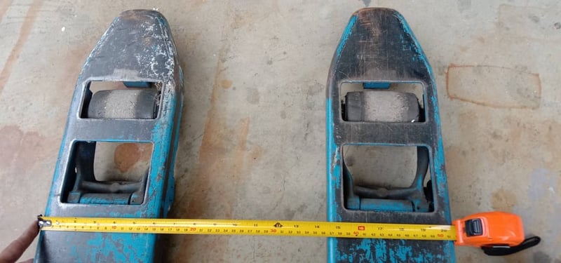 Hand Pallet Trucks รถยกแฮนด์ลิฟท์ Bishamon รุ่นBM25M  (กว้าง 520 มม. ยาว 1070 มม.) 