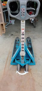 Hand Pallet Trucks รถยกแฮนด์ลิฟท์ Bishamon รุ่นBM25M  (กว้าง 520 มม. ยาว 1070 มม.) 