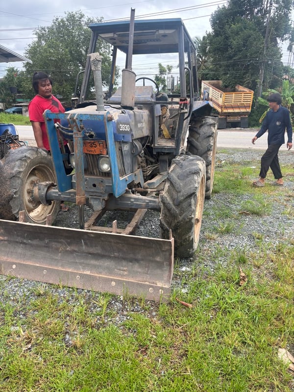 New Holland 3930 4WD