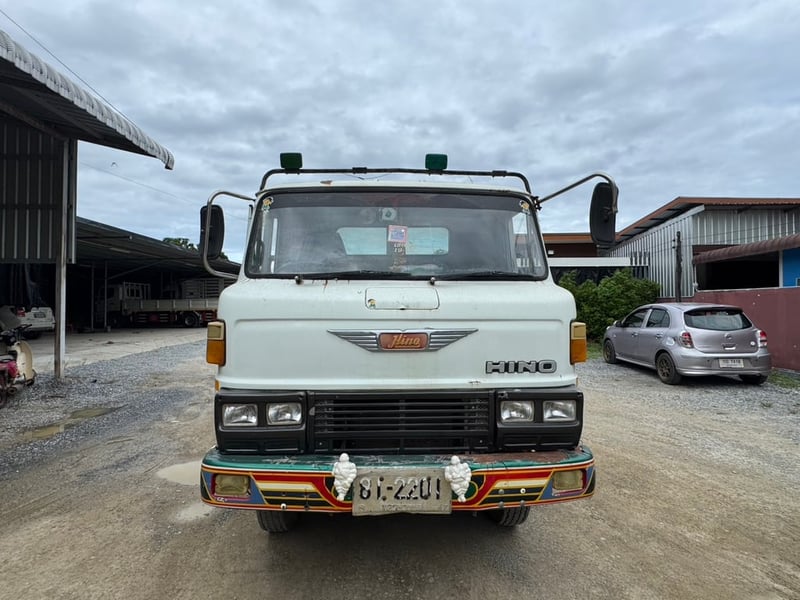 HINO KM ครื่อง 117 แรง ราคา 125,000.เครื่องดี คัสซีสวย รถพร้อมใช้งาน เอกสารเล่มทะเบียน.รถอยู่.นครสวรร .สนใจติดต่อ 087-3151099 เจ้าของขายเอง รถไม่ได้ใช้งานมาหลายปีแล้วครับ