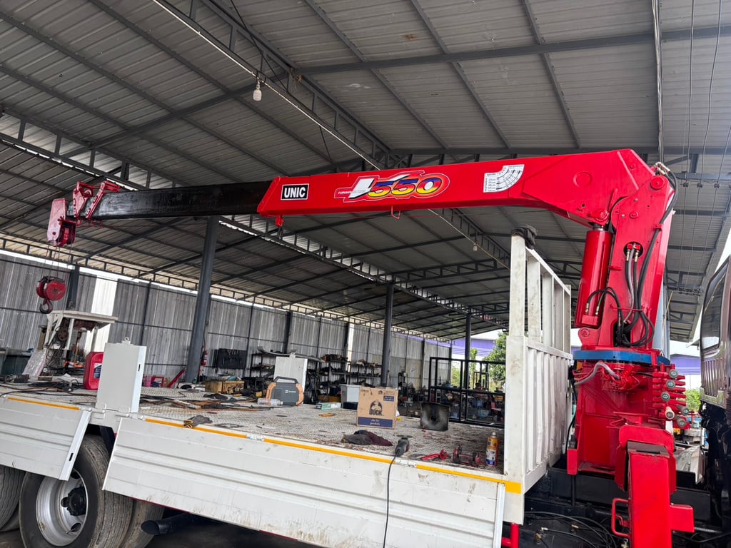 ISUZU FVM 240แรงม้า รถบรรทุก 10ล้อ กระบะเหล็กติดเครน ปี2009