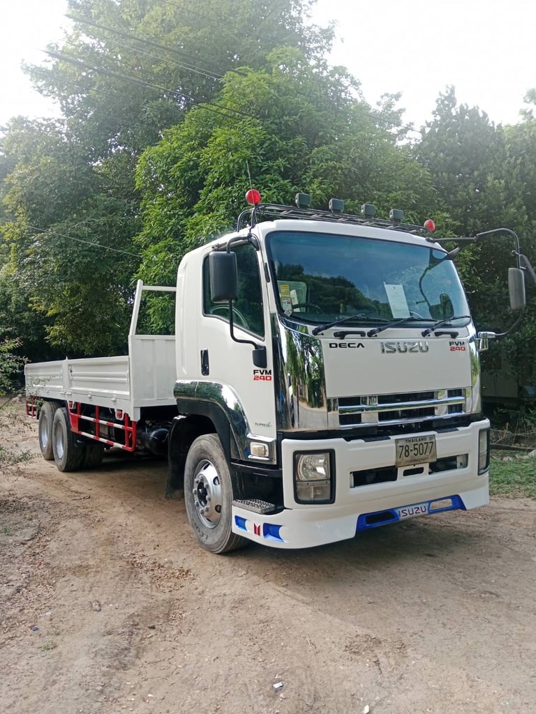 ISUZU FVM 240แรงม้า รถบรรทุก 10ล้อ กระบะเหล็กติดเครน ปี2009
