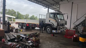 ISUZU FVM 240แรงม้า รถบรรทุก 10ล้อ กระบะเหล็กติดเครน ปี2009