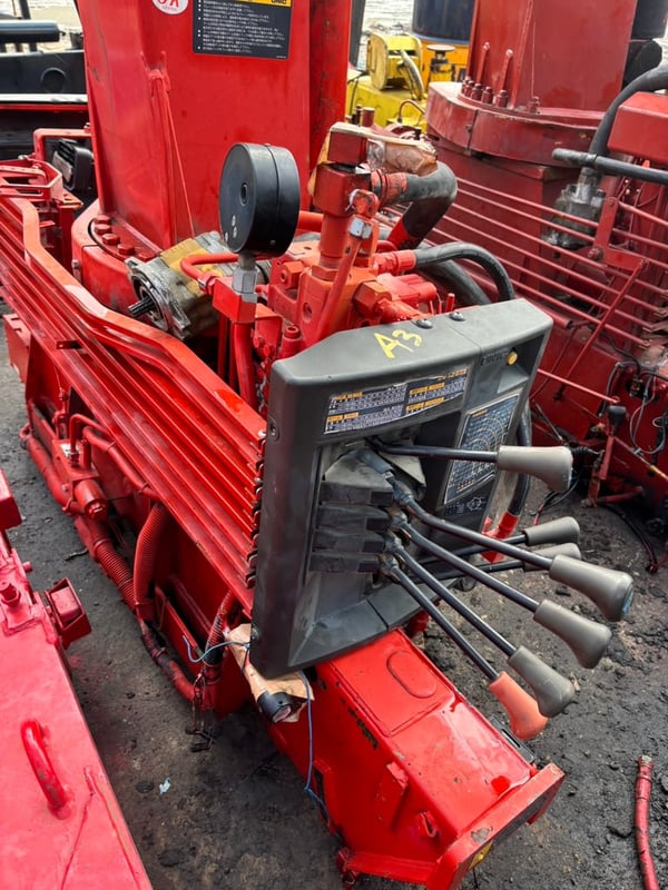 Unic UR294  2.9 ตัน 4 ปอก วีล่าง วีบน ขาสลับ ตะขอพับ