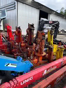 Unic UR294  2.9 ตัน 4 ปอก วีล่าง วีบน ขาสลับ ตะขอพับ