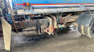 รถบรรทุกหกล้อขนน้ำ