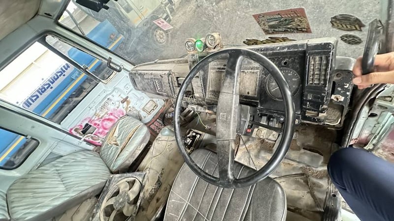 รถบรรทุกหกล้อขนน้ำ