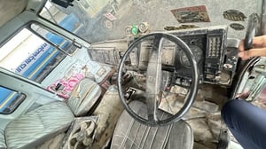 รถบรรทุกหกล้อขนน้ำ