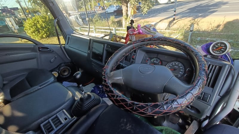 ISUZU FRR 210แรงม้า รถบรรทุก 6ล้อ ปี2013 เลขไมล์น้อยกว่า 800,000 กม.