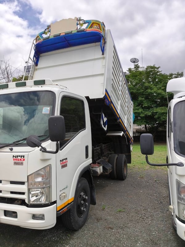 ISUZU NPR 150แรงม้า รถบรรทุก 6ล้อ ดั้มพ์ ปี2015 เลขไมล์น้อยกว่า 500,000 กม.