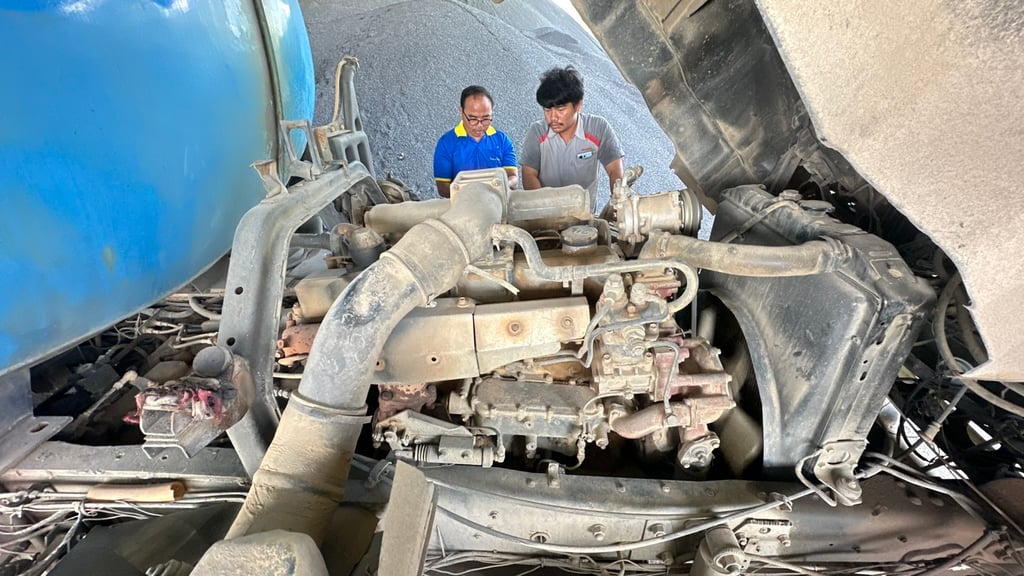 Hino240พร้อมถังบรรทุกน้ำ พร้อมใช้งาน
