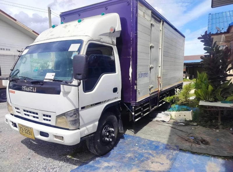 ISUZU NQR 107แรงม้า รถบรรทุก 6ล้อ ตู้แห้ง ปี2006 เลขไมล์น้อยกว่า 500,000 กม.