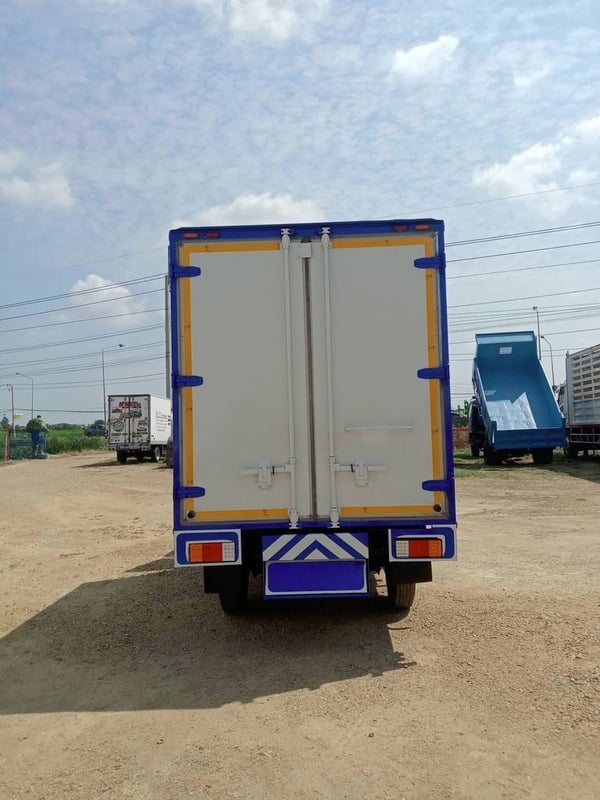 ISUZU NLR 130แรงม้า รถบรรทุก 4ล้อ ตู้แห้ง ปี2021