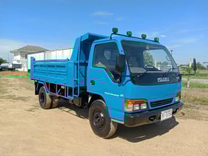 ISUZU NPR 130แรงม้า รถบรรทุก 6ล้อ ดั้มพ์ ปี2002