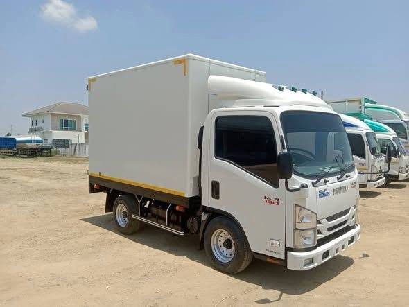 ISUZU NLR 130แรงม้า รถบรรทุก 4ล้อ ตู้แห้ง ปี2018
